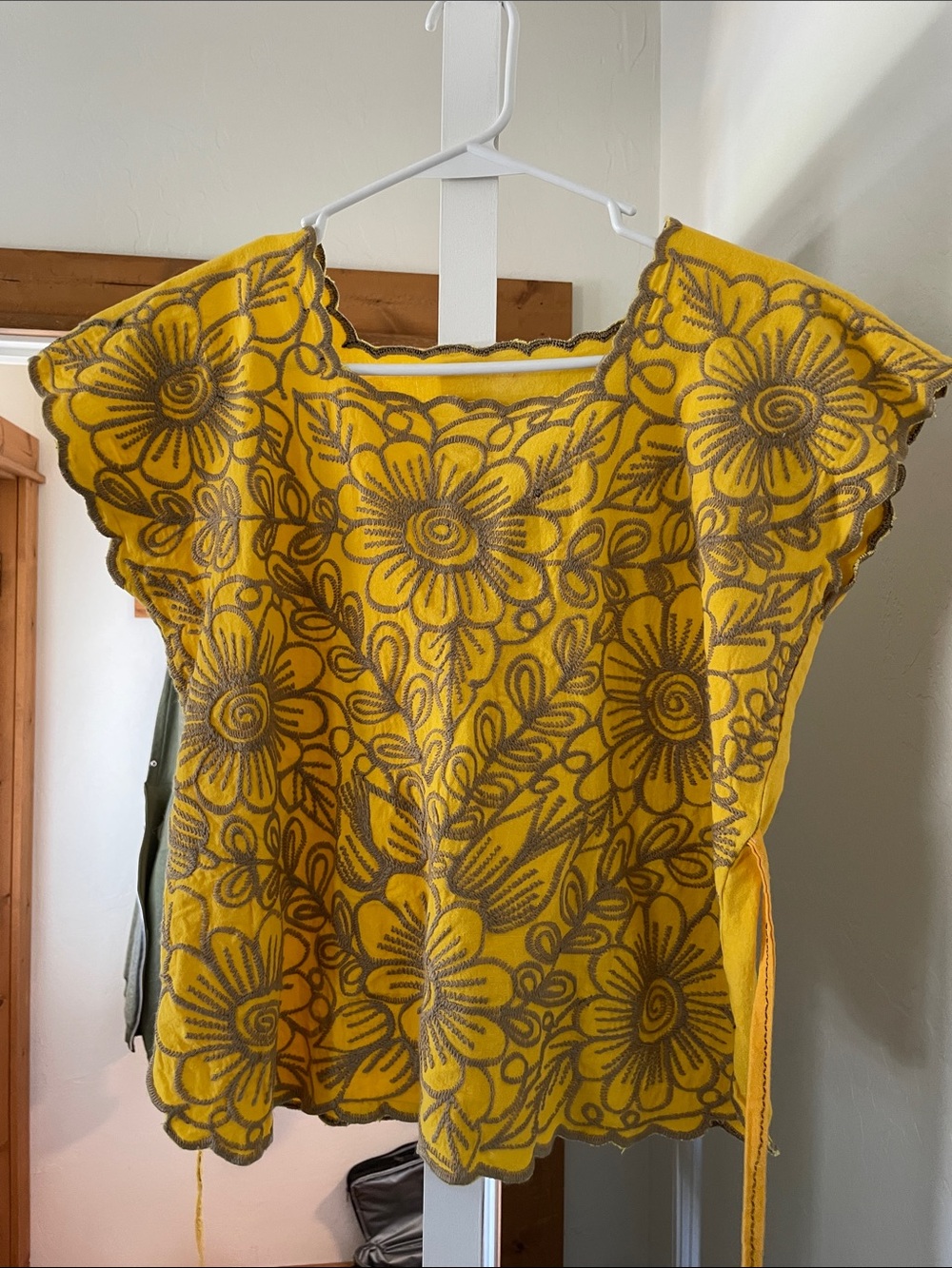 Sleeveless Cotton Embroidered Floral Tee Mexican Folk Yellow Tie Back Sz M